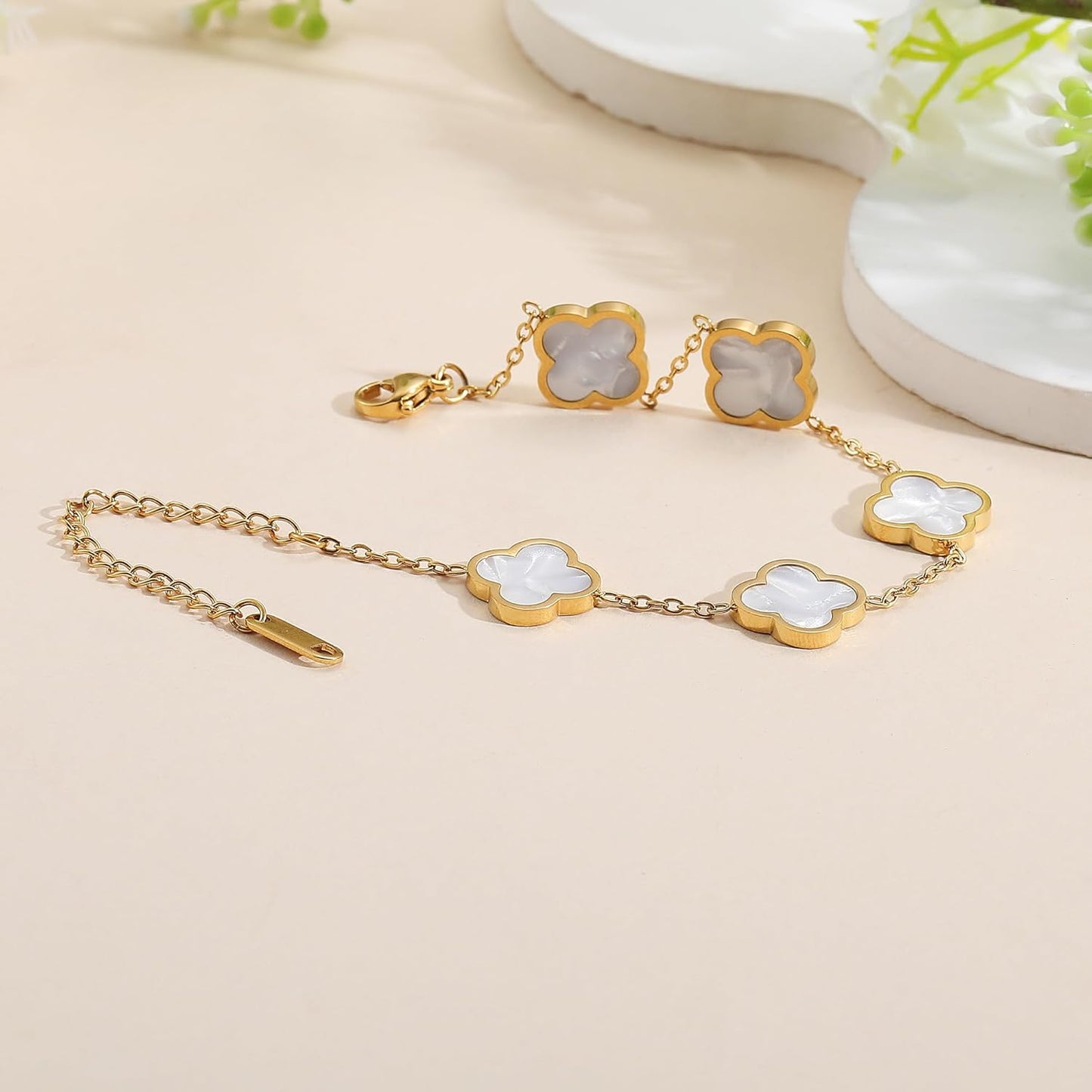 Clover Charm Lucky Bracelet™