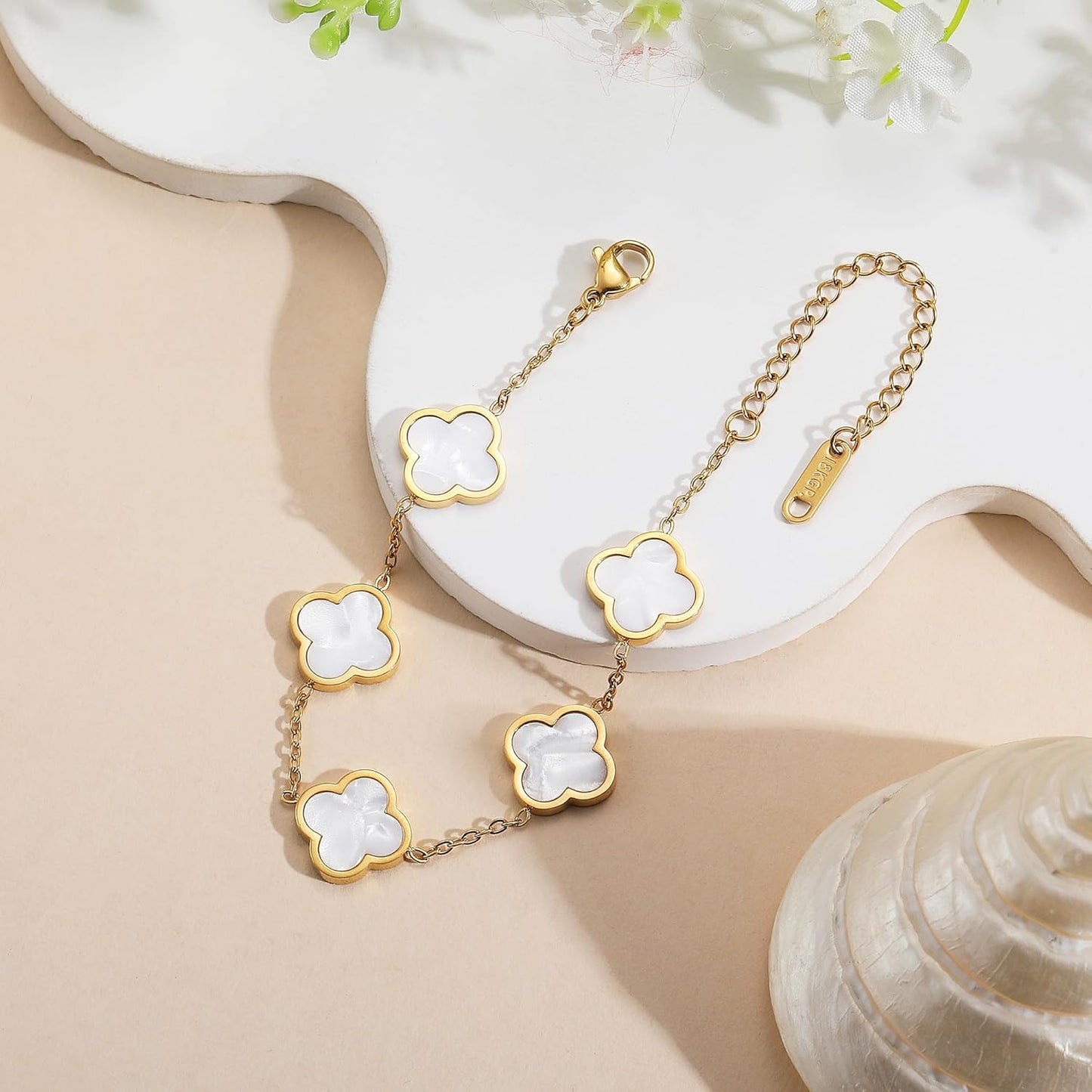 Clover Charm Lucky Bracelet™